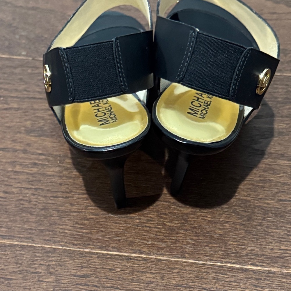 NWT Michael Michael Kors Black and Gold Rochelle Open-Toe Heels Size 8.5 - Picture 4 of 6